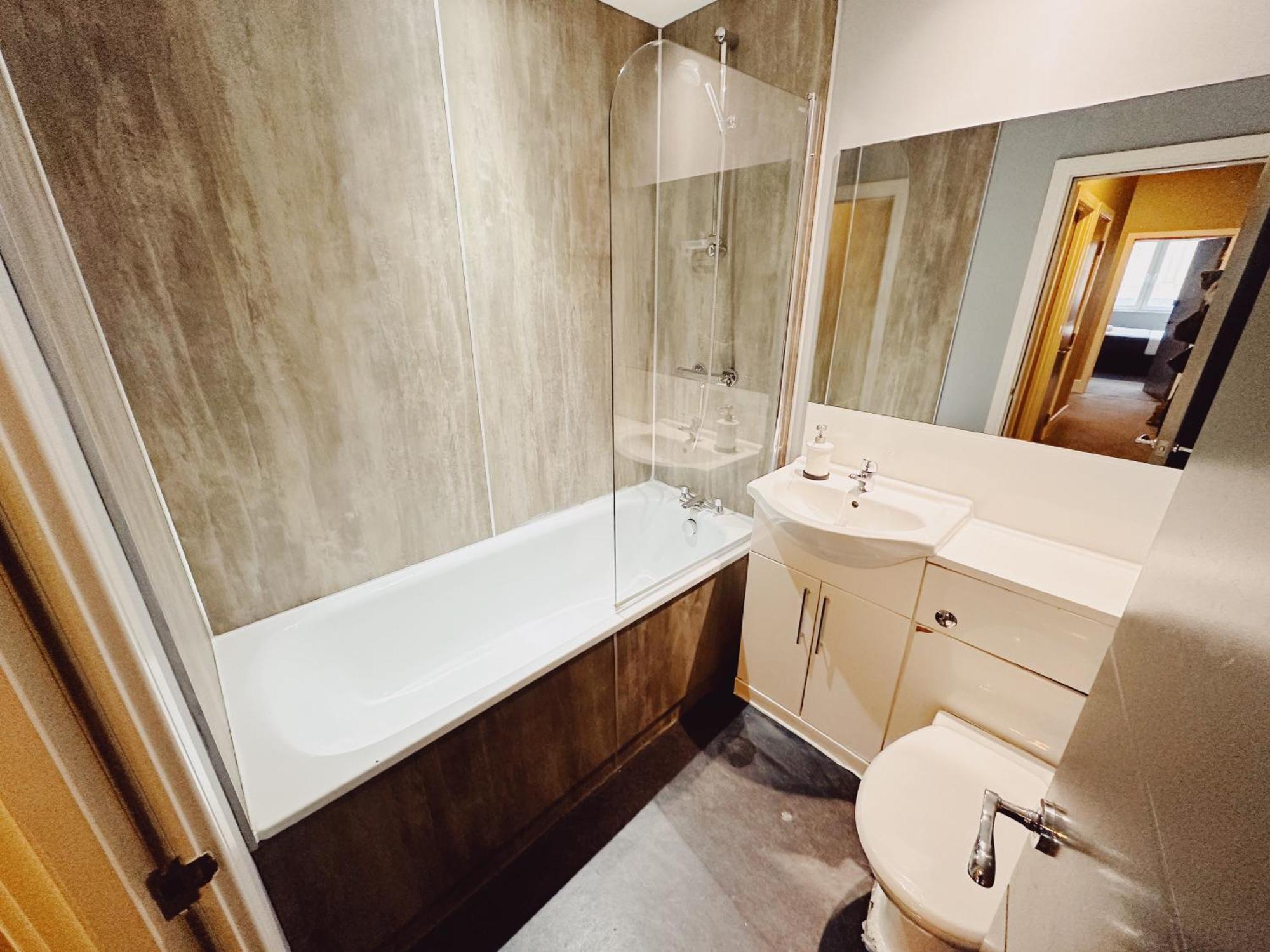 3 Bedroom Apartment In The Heart Of Newcastle - Modern - Sleeps 6 ภายนอก รูปภาพ